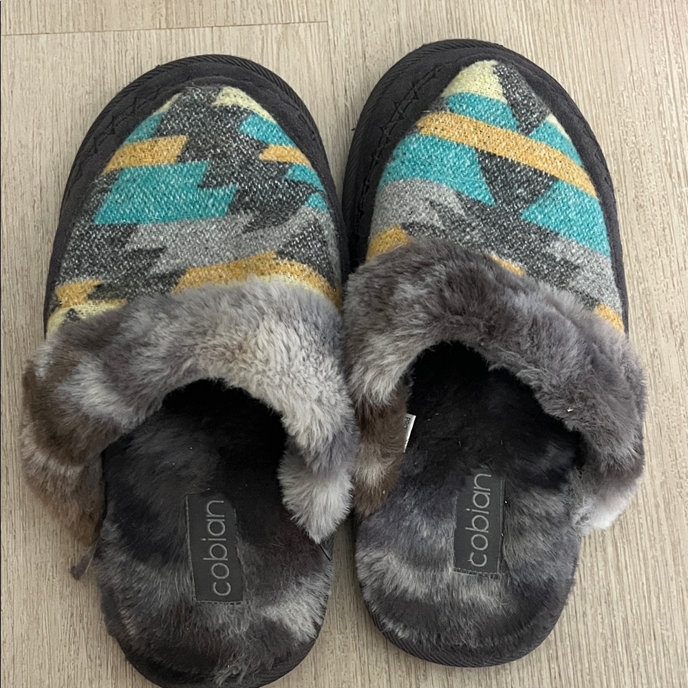 Cobian Gray and Yellow Patterned Slippers